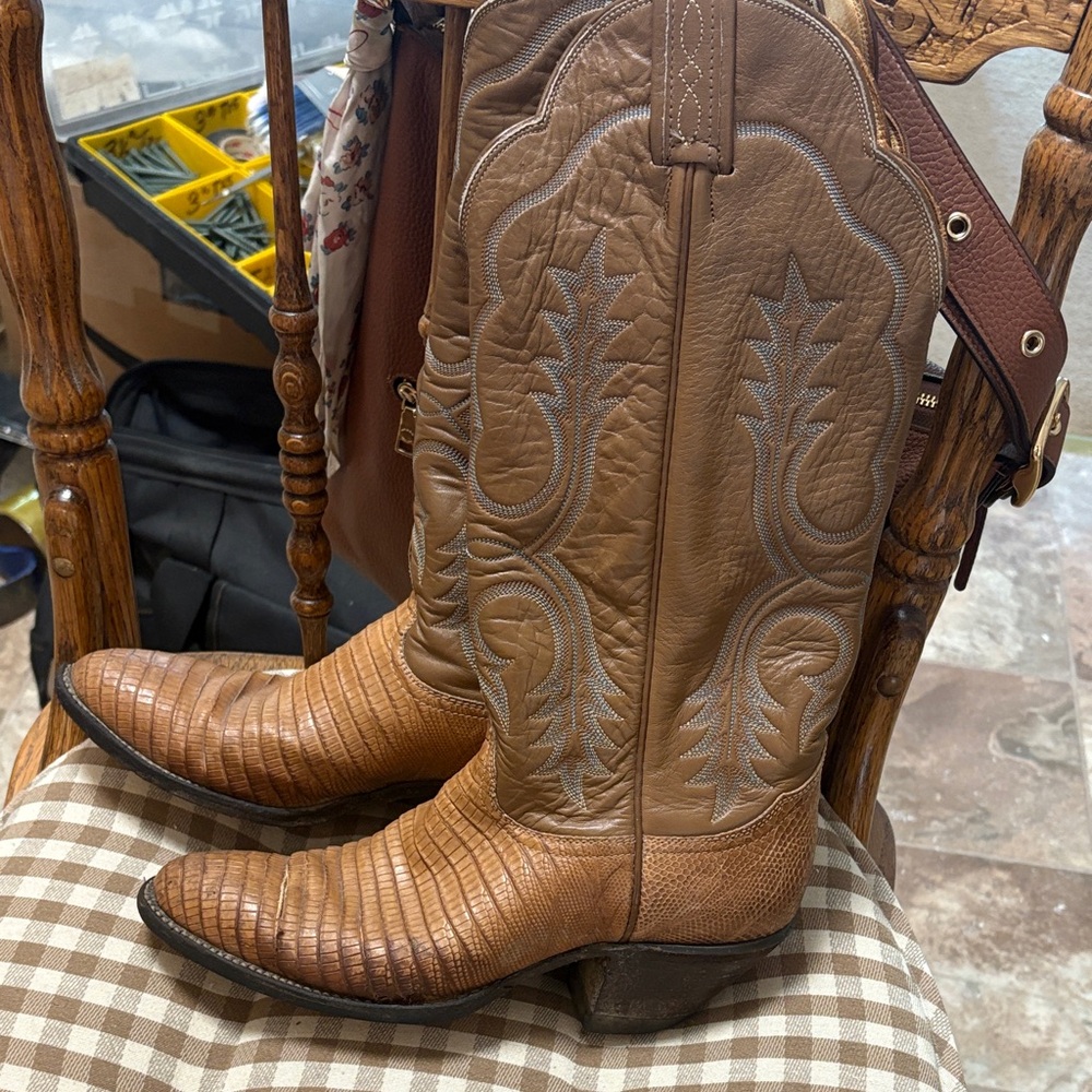 Tony Lama Women’s Cowgirl Boots 5 B